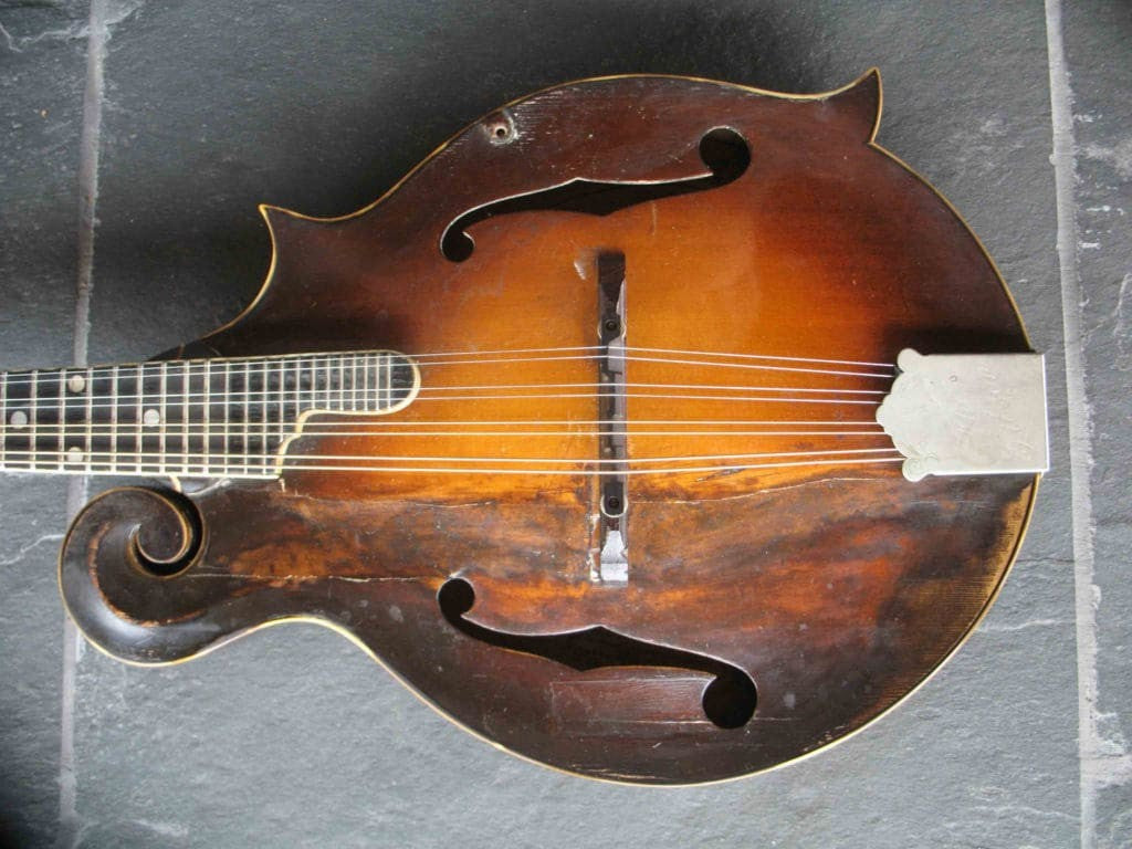 Loar era Mandolin image from Fretboard Journal