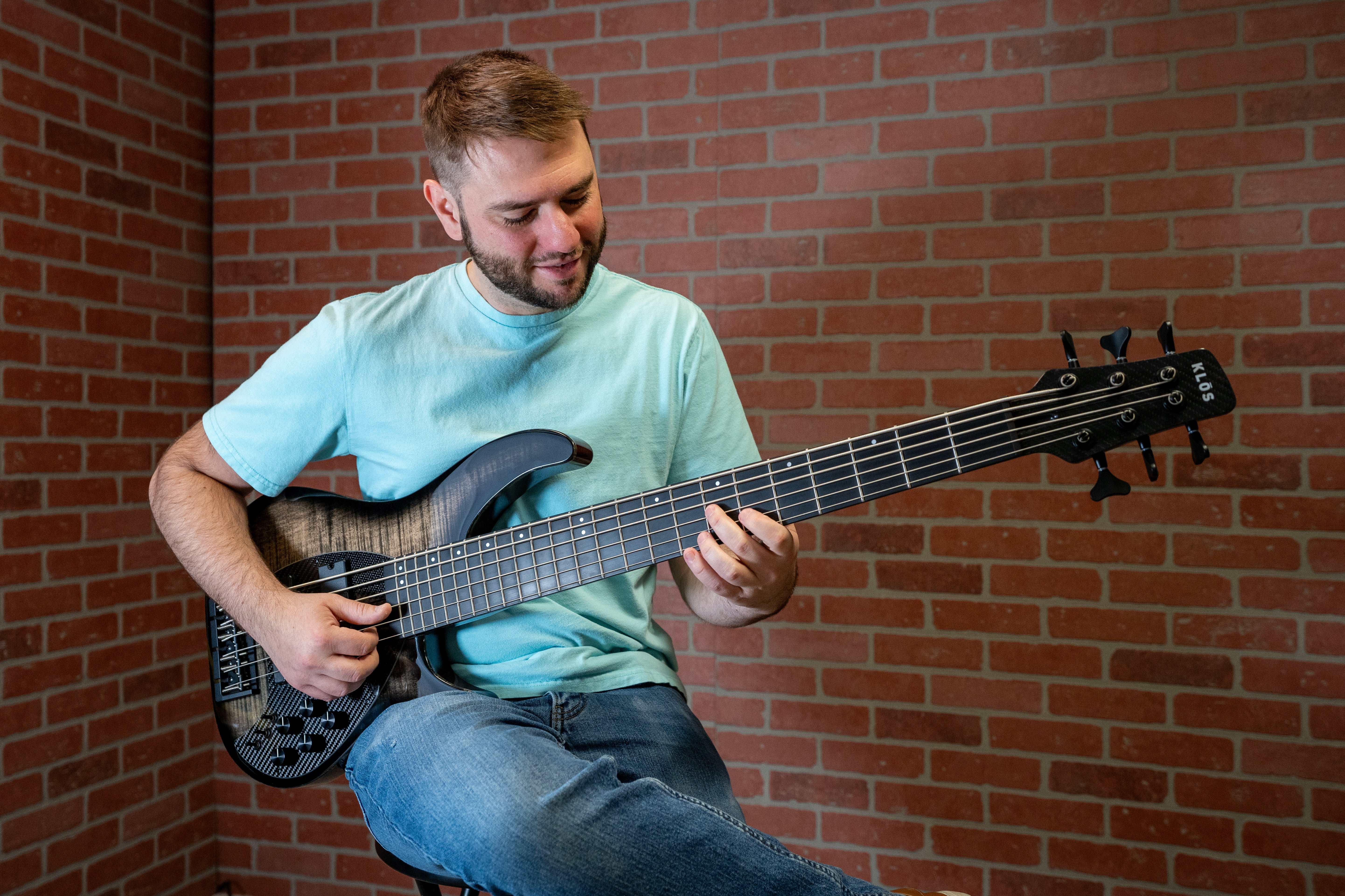 8 Easy Bass Guitar Songs for Beginners