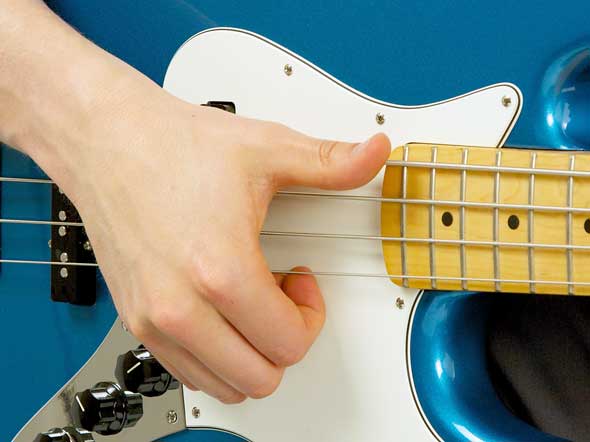 Slap Bass Hand Position image from LearnToPlayMusic