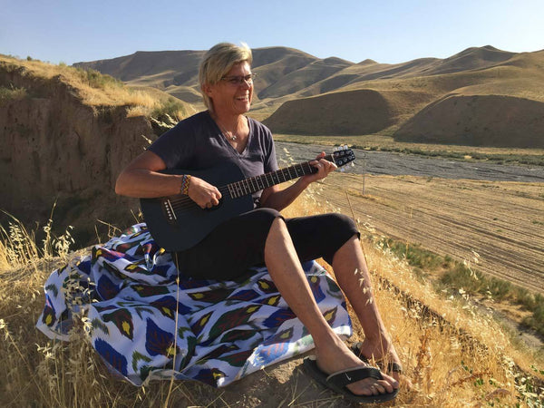 Doctors Without Borders and KLOS Guitars